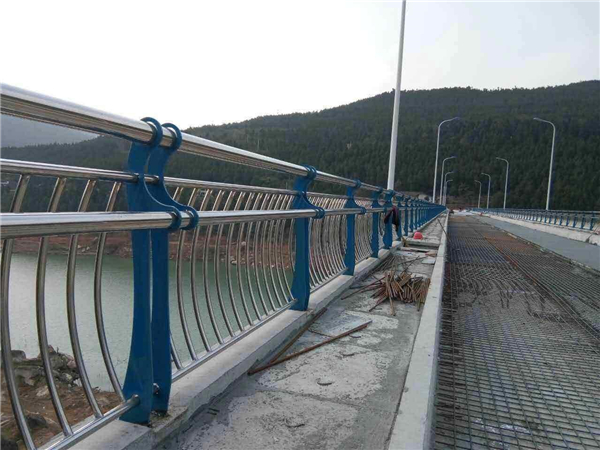遂宁不锈钢桥梁护栏的特点及其在桥梁安全中的重要作用