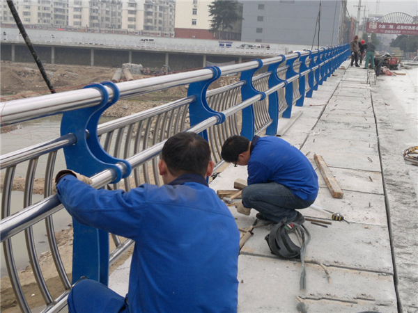 遂宁不锈钢河道护栏的特性及其在城市景观中的应用